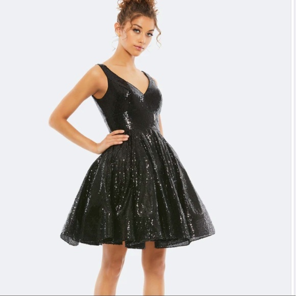 Mac Duggal Dresses & Skirts - NWOT Black Leena Max Duggal Fit & Flair Sexy Sequin V Neck Classic Chic Dress 8